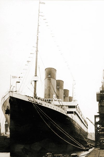 RMS Titanic verlässt Southampton auf ihrer Jungfernfahrt, 5. April 1912 von English Photographer